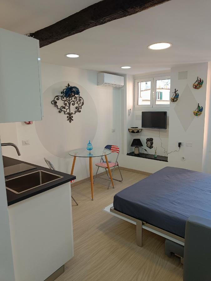 Le Maschere Di Palazzo Rosso. Apartment Genoa Bagian luar foto